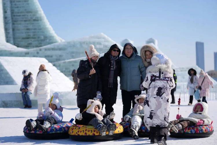 哈尔滨大世界现在一天接待多少人「冰雪大世界哈冰秀」 会展报道